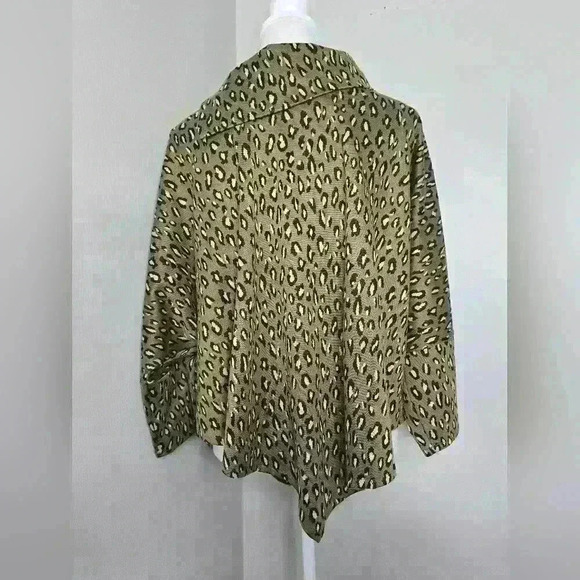 Animal Print Asemetrical Poncho - Picture 8 of 12